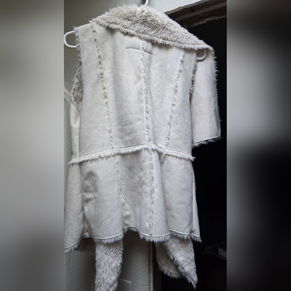 Cream Shearling Vest - Picture 2 of 3